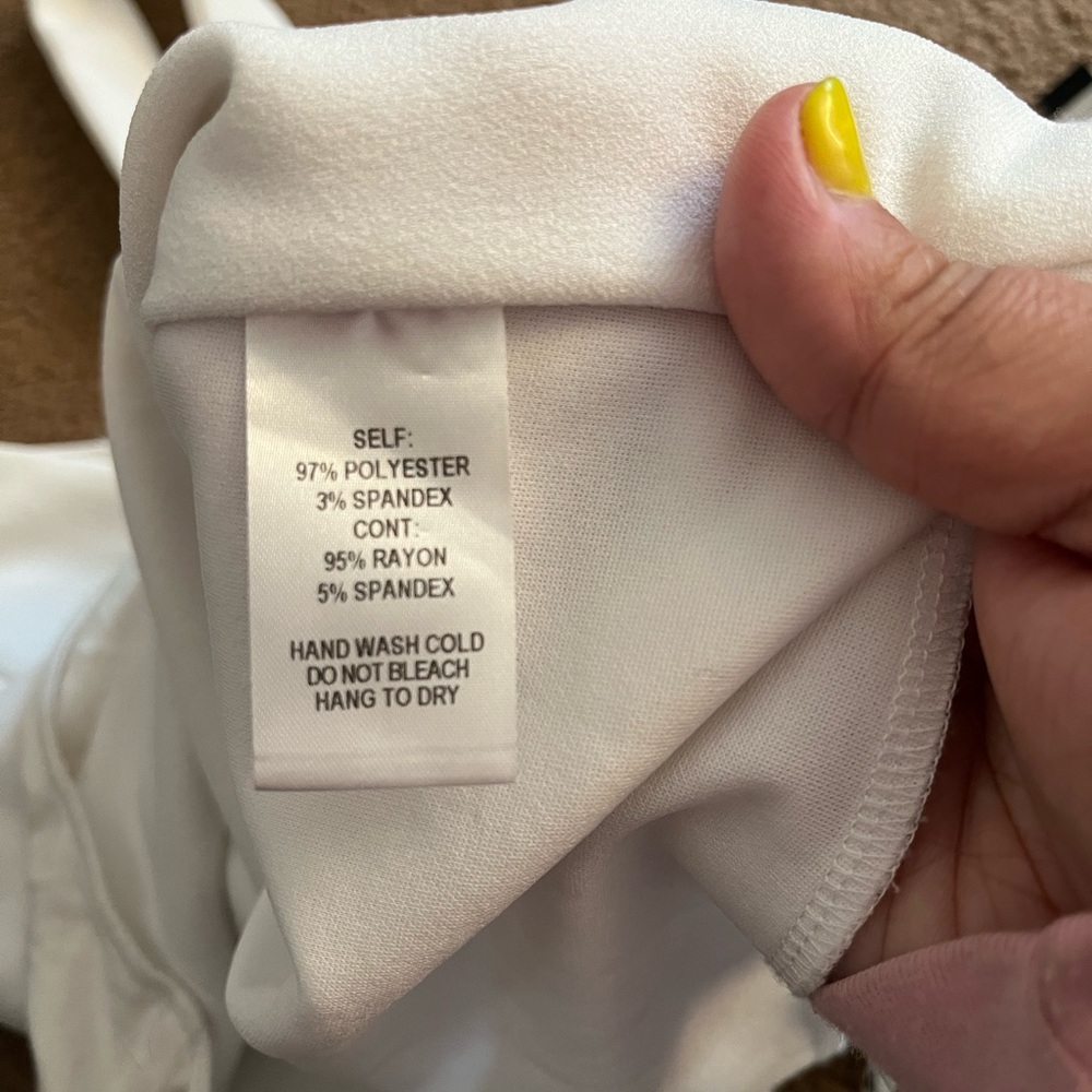 Lulu’s Medium Onesie Spaghetti Straps White Body Suit - Picture 3 of 3